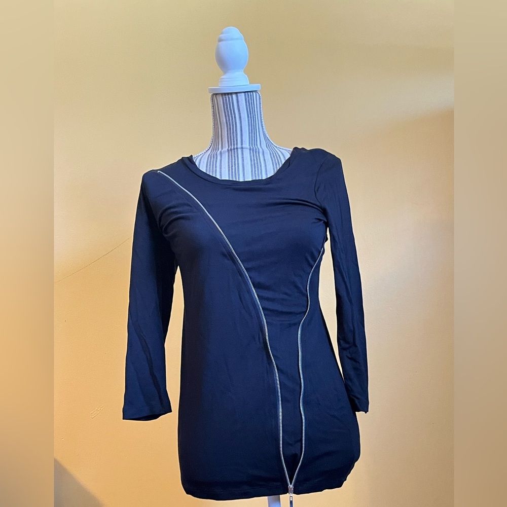 Design History long sleeve with zipper design